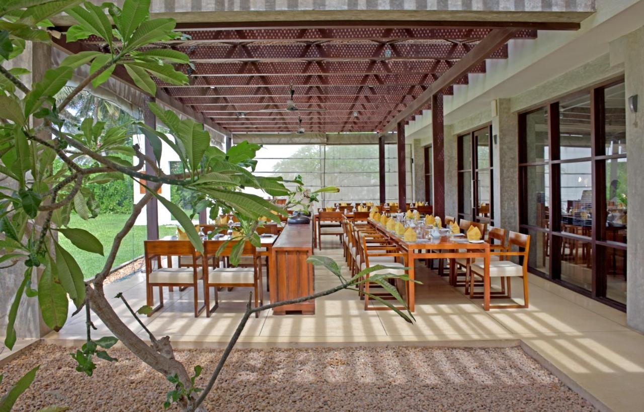 Goldi Sands Hotel Negombo Exterior photo