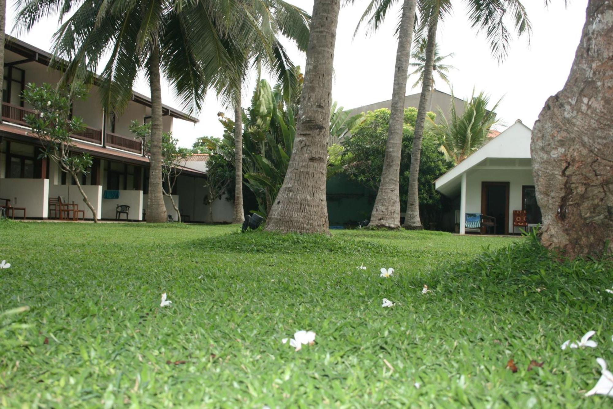 Goldi Sands Hotel Negombo Exterior photo